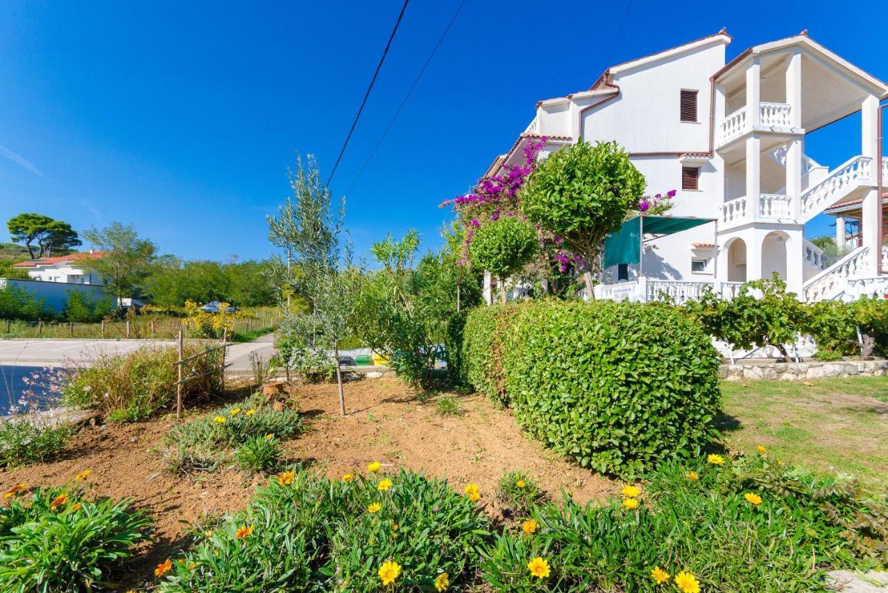 Apartments Ljubica J โลปาร์ ภายนอก รูปภาพ