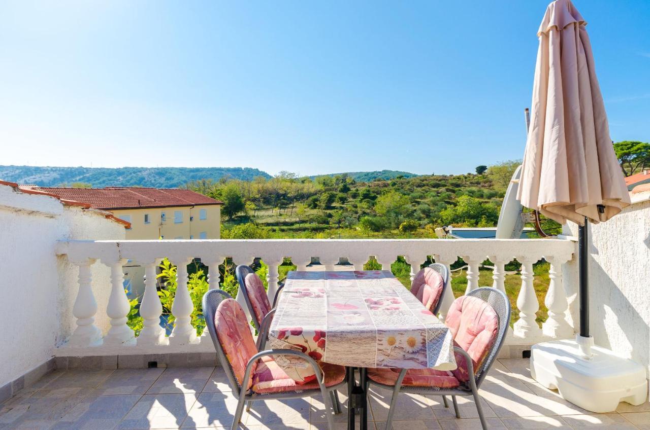 Apartments Ljubica J โลปาร์ ภายนอก รูปภาพ