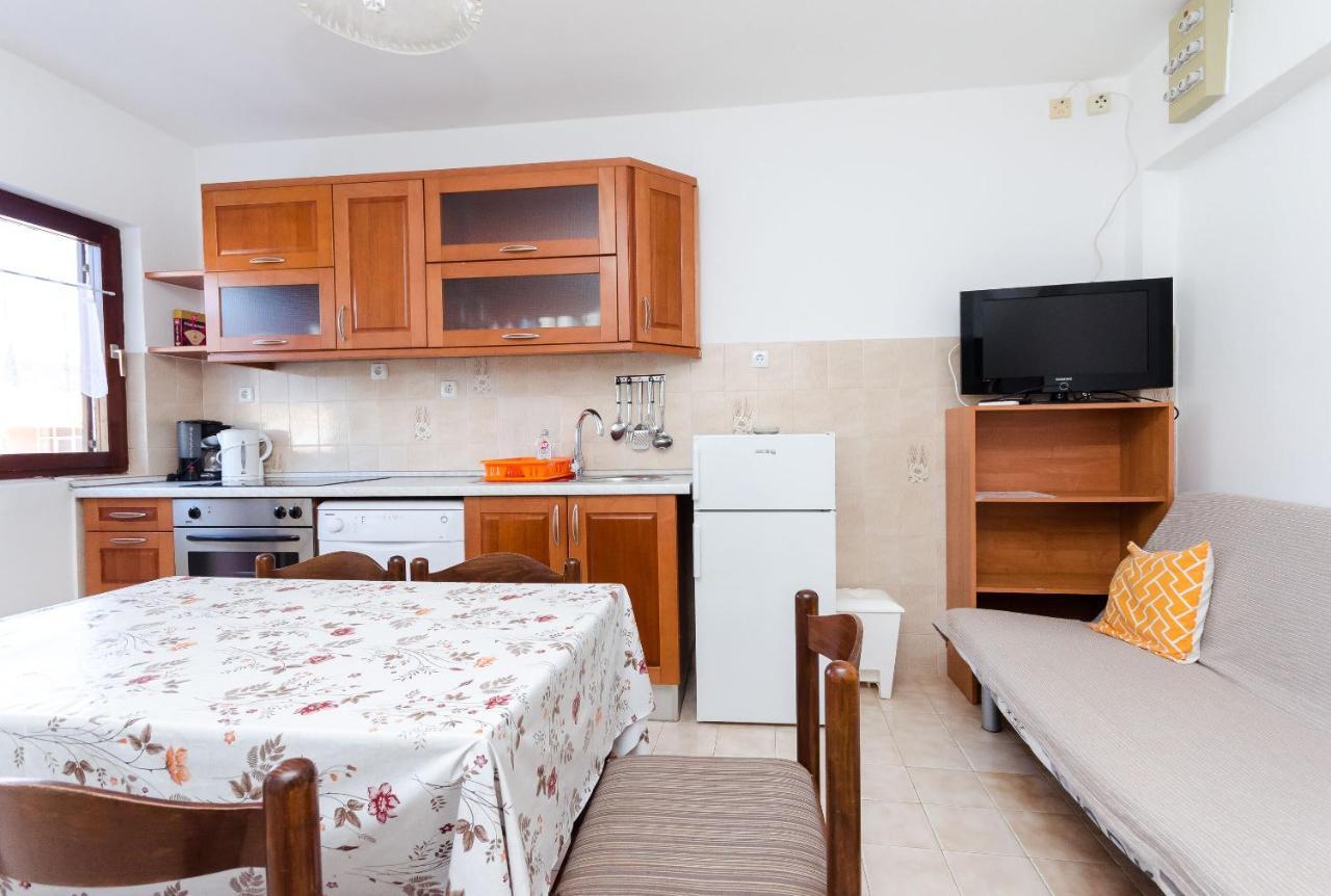 Apartments Ljubica J โลปาร์ ภายนอก รูปภาพ
